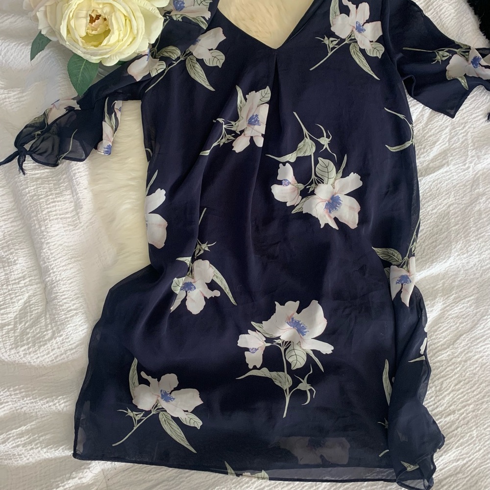 Navy magnolia short sundress. ☀️
